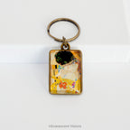 Keychain with 'The Kiss' artwork by Gustav Klimt on a white background