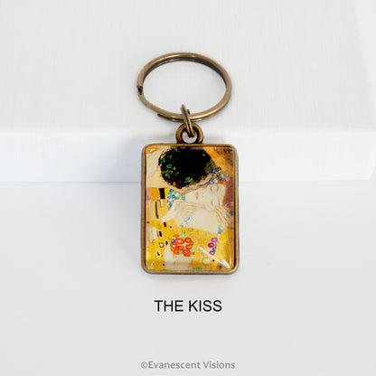 Keychain with 'The Kiss' design by Gustav Klimt on a white background